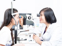 Gia tăng nguy cơ lão hóa mắt ở người trẻ
