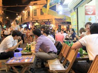 'Người Việt trẻ không biết chừng mực khi uống bia rượu'