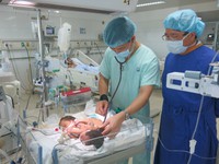 Khó có khả năng tách rời 2 bé song sinh dính liền ở Hà Giang