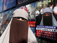 Pháp: Người phụ nữ sẵn sàng hầu tòa để đeo mạng che mặt