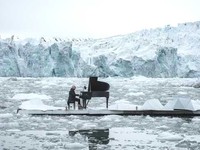 Nghệ sĩ piano nổi tiếng Italy biểu diễn tại Bắc Cực