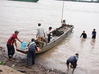 Bến Tre: Chìm ghe chở đá trên sông Vàm Thơm, 1 người mất tích