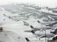 Hủy hàng nghìn chuyến bay tại Mỹ do bão tuyết