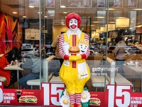 Hãng đồ ăn nhanh McDonald rút linh vật do trào lưu giả hề