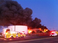 Mỹ: Cháy nổ lớn tại khu tái chế kim loại