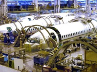 Boeing cắt giảm 8.000 nhân viên