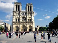 Pháp bắt giữ 2 đối tượng tình nghi tấn công khủng bố nhà thờ Đức Bà