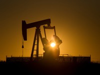 Giá dầu tăng mạnh nhất trong vòng 7 tháng qua