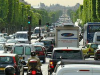 Pháp nối lại lệnh cấm xe do ô nhiễm môi trường