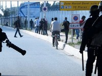Pháp sẽ giải tỏa hoàn toàn trại tị nạn Calais vào cuối 2016