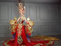 Quốc phục nặng 45 kg của đại diện Việt ở Hoa hậu Siêu quốc gia