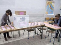 Italy: Bắt đầu trưng cầu ý dân về cải cách hiến pháp
