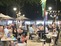 Nhộn nhịp phố kinh doanh ẩm thực ở Singapore