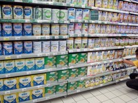 Trung Quốc thắt chặt quản lý sữa công thức trẻ em