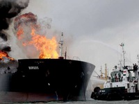 Cháy tàu chở dầu ở Vịnh Mexico