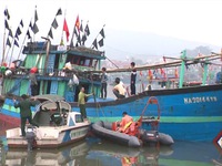 Nghệ An: Cứu hộ thành công 15 ngư dân và tàu cá bị nạn