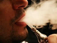 Thuốc lá điện tử và shisha nguy hiểm như thuốc lá điếu