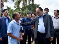 Thủ tướng Nguyễn Xuân Phúc thăm vùng lũ Bình Định