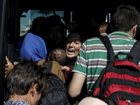 Croatia phát hiện hơn 62 người di cư nhồi nhét trong xe tải