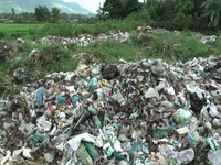 Người dân Long An mang bệnh vì bãi rác vùng giáp ranh