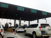 Electronic toll tag cards being issued