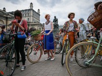 Ukraine: Hàng trăm phụ nữ tham gia tuần hành bằng xe đạp