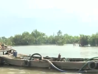 Bắt cát tặc trên sông Đồng Nai