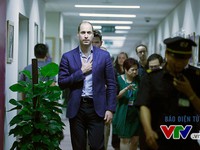 Hoàng tử William và những hình ảnh tại trường quay Talk Vietnam