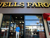 'Ông lớn' Wells Fargo sa thải nhân viên cấp cao vì bê bối tài khoản giả