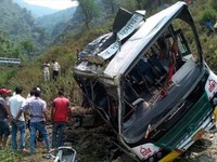 Ấn Độ: Xe bus lao xuống vực, ít nhất 30 người thiệt mạng