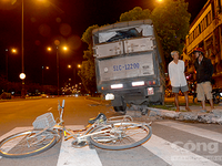 TP.HCM: Người đi xe đạp bị xe tải đâm trọng thương