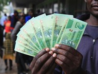 Zimbabwe phát hành tiền trái phiếu giảm tình trạng thiếu tiền mặt