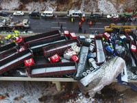 56 xe tải đâm liên hoàn ở Trung Quốc, 17 người thiệt mạng