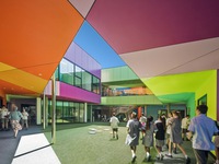 Ấn tượng ngôi trường với không gian ngập tràn sắc màu
