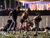 Những hình ảnh kinh hoàng từ hiện trường vụ xả súng tại Las Vegas