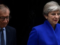 Hậu bầu cử, Thủ tướng May diện kiến Nữ hoàng Anh đề xuất thành lập Chính phủ mới