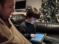 Trẻ em sử dụng Internet: Lợi hay hại?