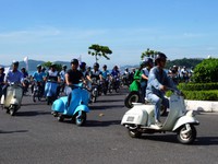 Diễu hành ô tô và mô tô cổ chào mừng Festival biển Nha Trang