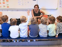 Học sinh tiểu học ở Pháp học 4 ngày/tuần, lớp chỉ có 12 em