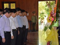 Ban Tổ chức Trung ương dâng hương tưởng niệm Chủ tịch Hồ Chí Minh