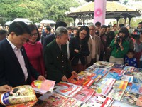Tưng bừng khai mạc phố sách Xuân Đinh Dậu 2017 tại Hà Nội