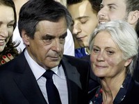 Vợ ứng viên Tổng thống Pháp bị điều tra về bê bối tạo việc làm giả