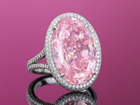 Kim cương hồng quý hiếm được bán với giá hơn 32 triệu USD