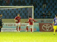 VIDEO: Dyachenko ghi 4 bàn, Than Quảng Ninh hòa kịch tính CLB Hà Nội