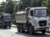Người dân Đà Nẵng bức xúc trước 'hung thần' xe tải