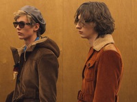 Prada làm sống lại vẻ đẹp của thời trang thập niên 70