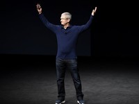 Apple: Công ty đầu tiên đạt giá trị 800 tỷ USD