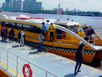 Hành khách đi bus đường sông chủ yếu để du lịch dạo