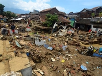 Lũ quét và tai nạn xe bus khiến nhiều người thiệt mạng ở Indonesia