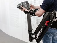 Robot khung xương giúp nâng đỡ đồ vật dễ dàng